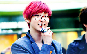 Chanyeol with pink hair