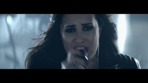  Demi Lovato - tim, trái tim Attack {Music Video}