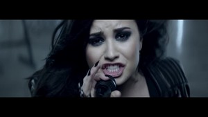  Demi Lovato - cuore Attack {Music Video}