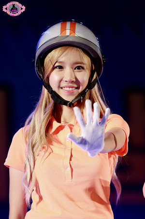 Ellin performing at KBS Dream Team Nonsan Citizens’ Day Concert 