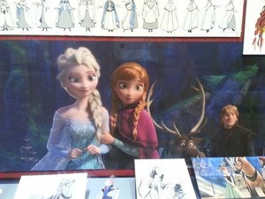  Elsa and Anna close up