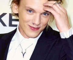  Jamie Campbell Bower ♥