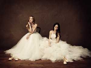 Jessica (SNSD) & Krystal ( F(x) ) - Stonehenge