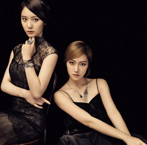 Jessica (SNSD) & Krystal ( f(x) ) - Stonehenge