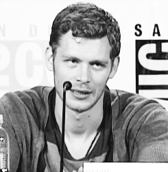  Joseph モーガン, モルガン → San Diego Comic Con - (Claire Holt talking about New Orleans food)