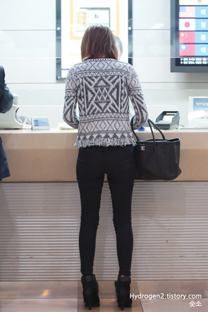  JungAH at GIMPO airport departing to Giappone