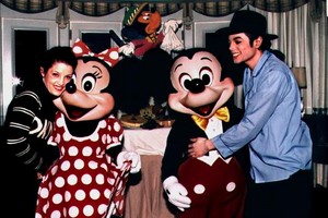  Michael And Lisa Marie Visiting Michael And Minnie