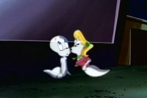  Nicole kisses Casper
