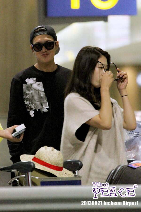 Park Shin Hye And Lee Min Ho At Incheon Airport