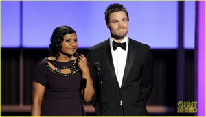  Stephen Amell and Mindy Kaling presenting at the Emmys Awards 2013