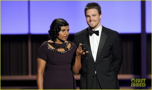  Stephen Amell and Mindy Kaling presenting at the Emmys Awards 2013