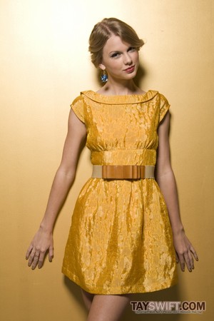 TayTAY in yellow
