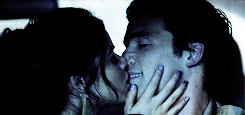  → Ezra & Aria / kisses