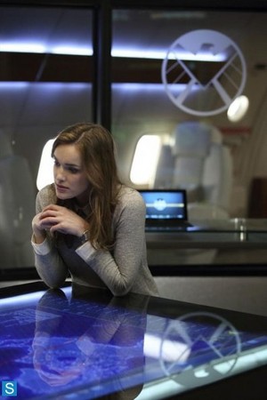  Agents of S.H.I.E.L.D - Episode 1.05 - Girl in the bloem Dress - Promotional foto's