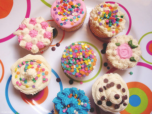  Colourful cupcakes