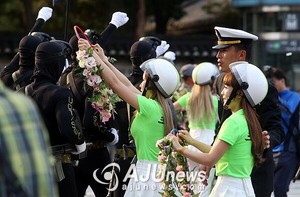  Crayon Pop at Armed Forces jour Parade