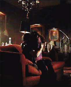 Delena on couch 5x01