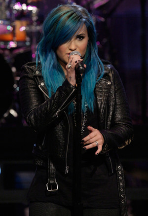  Demi Lovato blue hair *-*