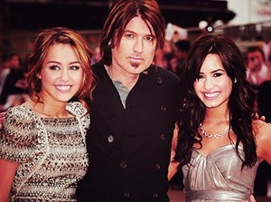 Demi with Cyrus family