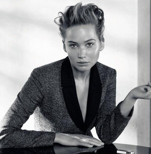  Jennifer Lawrence photographed oleh Michael Baumgarten for Dior