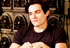 http://images6.fanpop.com/image/photos/35700000/Kevin-gifs-kevin-zegers-35707357-245-170.gif