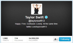  Tay changed her Twitter profil pic!