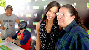  AJ Lee and Rey Mysterio meet WWE شائقین In Mexico City