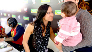  AJ Lee and Rey Mysterio meet WWE شائقین In Mexico City