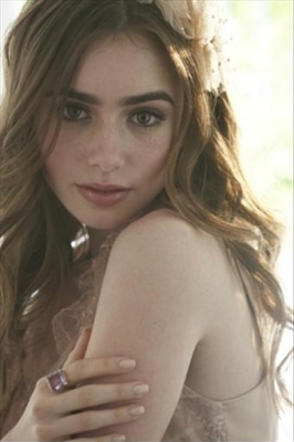  Actress - Lily Collins