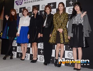  after school JungAh, Juyeon,Uie,Raina,Nana and Lizzy at S/S Seoul Fashion Week