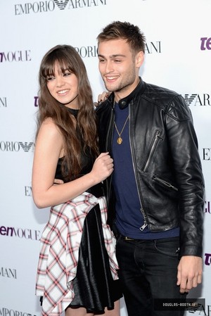  Douglas Booth and Hailee Steinfeld at the 2013 Young Hollywood Party