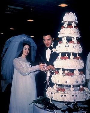  Elvis And Priscilla On Their Wedding दिन