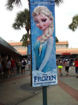  Frozen Posters at Disney اندازی حرکت Studios