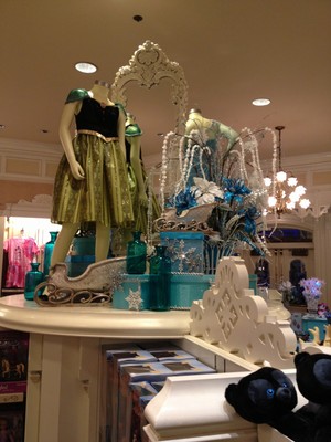  nagyelo display at the Emporium in WDW