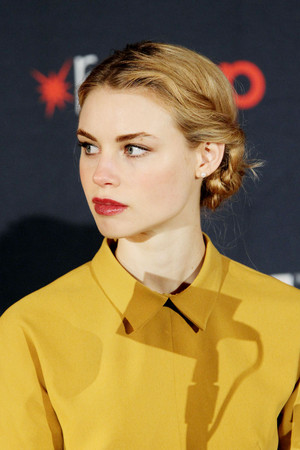  Lucy Fry at the NY Comic Con