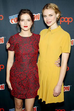  Lucy & Zoey at the NY comic con
