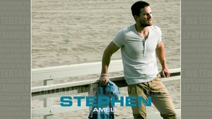  Stephen Amell