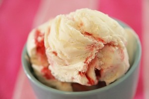 स्ट्रॉबेरी, स्ट्राबेरी Cheesecake आइस क्रीम