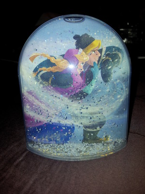  The interchangeable snow globe from A 《冰雪奇缘》 心