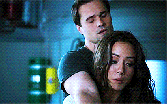http://images6.fanpop.com/image/photos/35800000/skyeward-in-1-03-skye-and-grant-35878412-245-152.gif