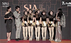  Crayon Pop at Style icona Awards - red carpet