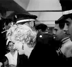  Marilyn Monroe visiting soldiers in a hospital in Japan, 1954.