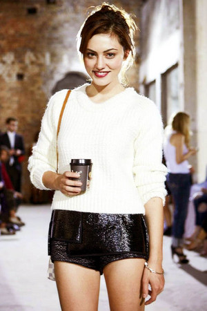  Phoebe Tonkin—Ellery hiển thị during Mercedes-Benz Fashion Week Australia (04/09/13)