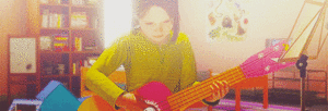  Playing guitarra