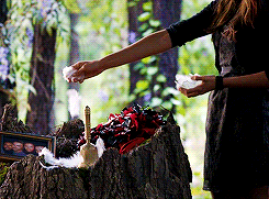  The Vampire Diaries "For Whom the cloche, bell Tolls"
