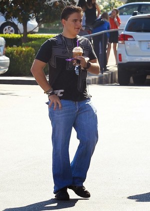  *NEW PHOTOS* (Nov. 9) Prince Jackson leaving স্টারবাক্স্‌ in Calabasas, CA 2013 :)