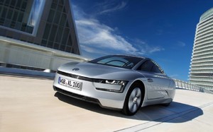  Volkswagon XL1 in motion under blue sky
