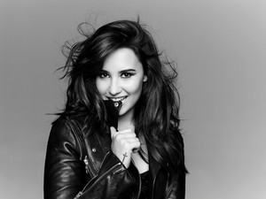  Demi Lovato~Neon Lights tour♥