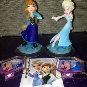  Anna and Elsa डिज़्नी Infinity Figures