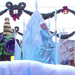  Elsa in Disneyland Paris